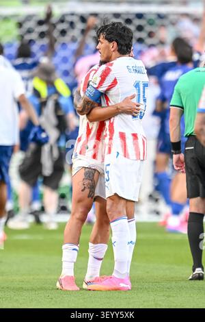 Philadelphia, United States. 04th July, 2026. Juan Jose Caceres (Paraguay) and Gustavo Gomez (Paraguay) look dejected during the FIFA World Cup 2026 Round Of 16 match between Paraguay and France at Philadelphia Stadium on July 4, 2026 in Philadelphia, United States. (Photo by Harry Langer/DeFodi Images) Credit: DeFodi Images/Alamy Live News Foto Stock