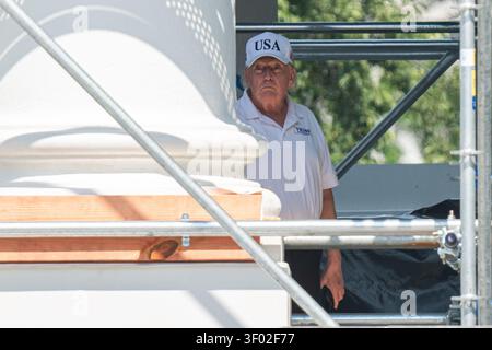 Washington, Vereinigte Staaten. 5 luglio 2026. Il presidente degli Stati Uniti Donald J Trump torna alla Casa Bianca di Washington, DC, USA, dopo un pomeriggio al Trump National Golf Club, Washington, DDC a Sterling, Virginia, domenica 5 luglio, 2026. credito: Aaron Schwartz/Pool tramite CNP/dpa/Alamy Live News Foto Stock
