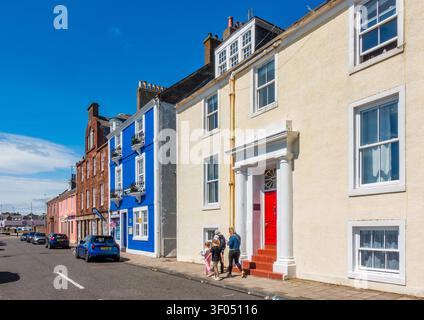 Arbroath ospita edifici colorati a Shore, Angus, Scozia Foto Stock