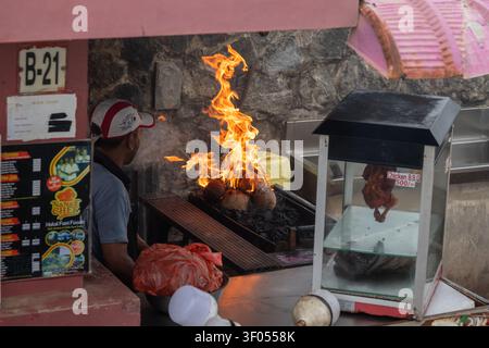 Banco di cibo fresco sulla passeggiata Galle a Colombo Foto Stock