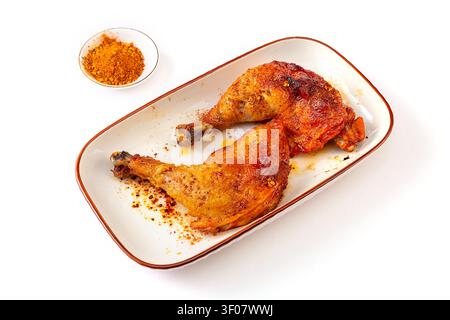 Cosce di pollo intere arrosto stile Orleans, quarto di pollame marinato dolce e piccante grigliato Foto Stock