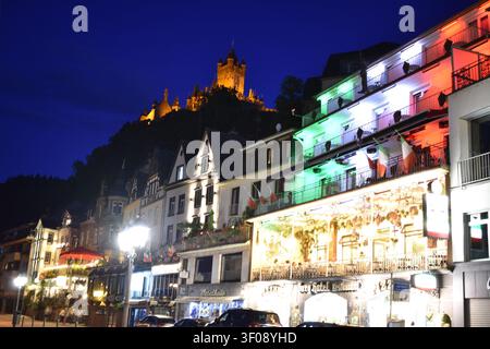 Cochem in una notte d'estate Foto Stock