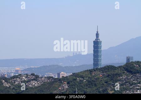 Taipei 101 e panorama della città di Taipei da Maokong, Taiwan Foto Stock