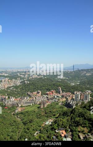 Taipei 101 e panorama della città di Taipei da Maokong, Taiwan Foto Stock