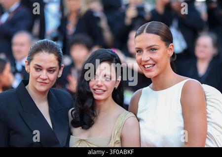 Noée Abita, Adèle Exarchopoulos (in Phoebe Philo) e Victoire Du Bois partecipano alla proiezione "la Bataille De Gaulle: L'Âge De Fer" (De Gaulle: Tilting Iron) durante la 79esima edizione del Festival di Cannes al Palais des Festivals il 20 maggio 2026 a Cannes, Francia. Foto Thierry Carpico credito: Thierry Carpico/Photo12 Foto Stock