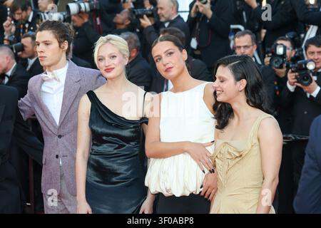 Noée Abita, Adèle Exarchopoulos (in Phoebe Philo), Nadia Tereszkiewicz (in costume Christian Dior), Paul Kircher e Victoire Du Bois partecipano alla proiezione "la Bataille De Gaulle: L'Âge De Fer" (De Gaulle: Tilting Iron) durante la 79a edizione del Festival di Cannes al Palais des Festivals il 20 maggio 2026 a Cannes, Francia. Foto Thierry Carpico credito: Thierry Carpico/Photo12 Foto Stock