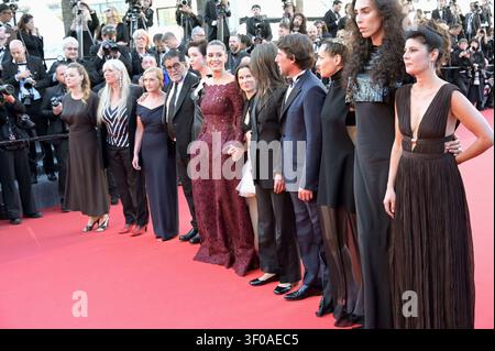 Cast del film "Garance": Ospite, ospite, ospite, Alain Attal, Sara Giraudeau, Adele Exarchopoulos (abito di Saint Laurent), Mathilde Roehrich, Jeanne Herry, Hugo Selignac, Jehnny Beth, Raya Martigny, Sara-Jeanne Drillaud 'Garance' (Another Day) Festival di Cannes proiezione del 79° Festival di Cannes 17 maggio 2026 Photo Jacky Godard Credit:Jacky Godard/Photo12 Foto Stock