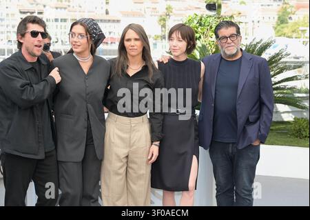 Cast del film: Hugo Selignac, Adèle Exarchopoulos, Jeanne Herry, Sara Giraudeau, Alain Attal Photocall del film "Garance" (un altro giorno) 79° Festival del Cinema di Cannes 18 maggio 2026 Photo Jacky Godard crediti: Jacky Godard/Photo12 Foto Stock