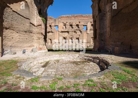 Roma, Italia - 8 ottobre 2020: rovine delle Terme di Caracalla del III secolo, antichi bagni pubblici romani, ricchi di mosaici, marmo Foto Stock