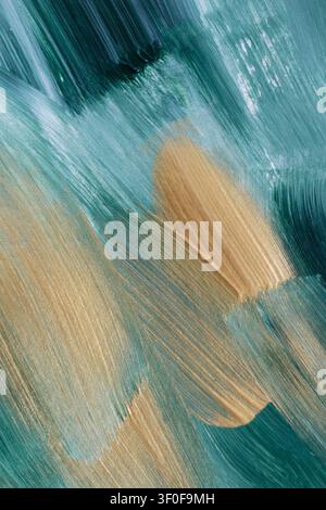 Primo piano di una superficie dipinta astratta in verde acqua, turchese e beige con pennellate visibili, vernice acrilica stratificata e una forte texture tattile, che forma un Foto Stock