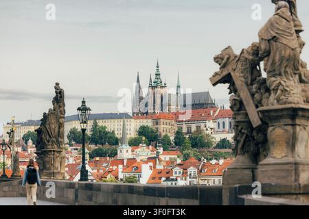 Repubblica Ceca, Praga, veduta dal ponte di Carlo verso il castello di Praga, la cattedrale di San Vito e la città vecchia Foto Stock