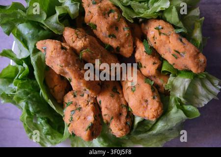 Polpette di lenticchie turche tradizionali Mercimek Koftesi primo piano Foto Stock