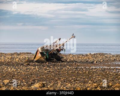 Naufragio sulla riva di Cairnbulg Point, Aberdeenshire, Scozia Foto Stock