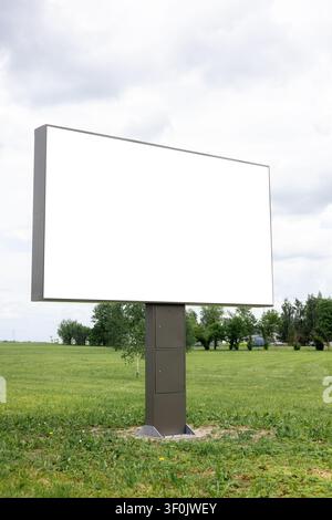 Mockup pubblicitario all'aperto vuoto nel parco Foto Stock