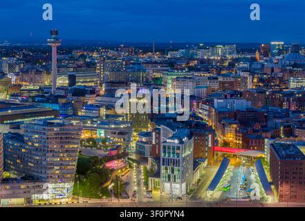 Centro commerciale Liverpool ONE che si affaccia sul centro città di Liverpool, evidenziando la vendita al dettaglio contemporanea, le strutture ricreative e la rigenerazione nel Merseyside Foto Stock