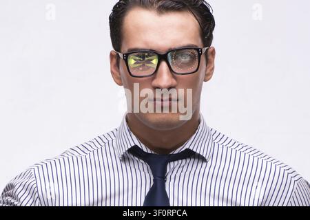 Concetto di sensore impiantato nell'occhio umano Foto Stock