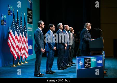 Il presidente Donald J. Trump tiene una conferenza stampa al Vertice della NATO del 2026, mercoledì 8 luglio 2026, al complesso presidenziale di Bestepe ad Ankara, Turchia. (Foto ufficiale della Casa Bianca di Daniel Torok) Foto Stock