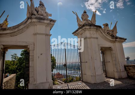 Porta di Vienna, costruita nel 1712, all'ingresso principale del castello di Bratislava a Bratislava, Slovacchia. Foto Stock