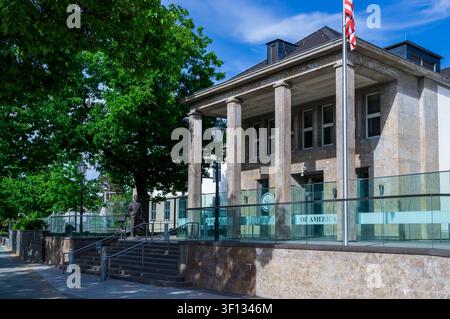 Vista esterna della sezione consolare dell'Ambasciata degli Stati Uniti su Clayallee a Berlino-Dahlem, Germania. Consolato USA, ambasciata americana, quartier generale degli Stati Uniti. Foto Stock