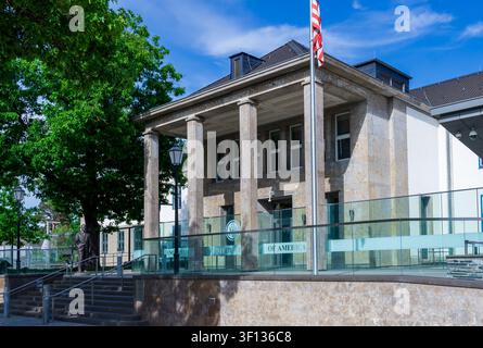 Vista esterna della sezione consolare dell'Ambasciata degli Stati Uniti su Clayallee a Berlino-Dahlem, Germania. Consolato USA, ambasciata americana, quartier generale degli Stati Uniti. Foto Stock