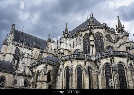 Vista dettagliata della basilica gotica di Saint-Urbain nella vecchia città di Troyes, dipartimento dell'Aube, regione Grand Est, Francia Foto Stock