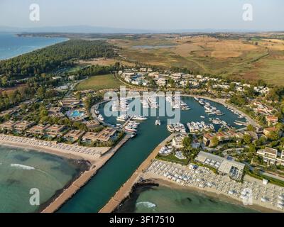 Veduta aerea di sani Resort and Marina, Calcidica, Grecia Foto Stock