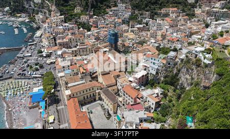 Veduta aerea della Cattedrale di Amalfi, Duomo di Amalfi, cattedrale cattolica romana medievale nella Piazza del Duomo. Amalfi. Cattedrale di Sant' Andrea Foto Stock
