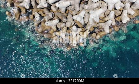 Veduta aerea del lungomare di Amalfi, del porto di Amalfi e del lungomare di Amalfi. Parte della penisola sorrentina, nella regione della Campania. Italia Foto Stock