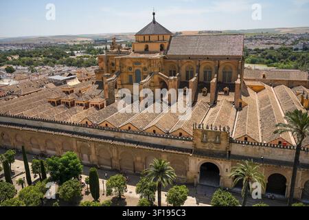 Vista aerea del Patio de los Naranjos (Cortile degli Aranci) all'interno della Moschea-Cattedrale di Córdoba, Andalusia, Spagna. Foto Stock