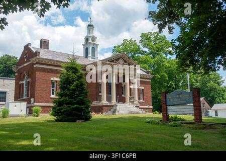 Biblioteca commemorativa Booth & Dimock su Main Street a Coventry, Connecticut Foto Stock