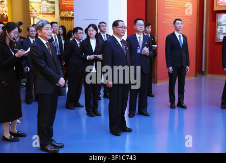 Pechino, Cina. 12 luglio 2026. Pak Thae Song, Primo Ministro del Gabinetto della Repubblica Popolare Democratica di Corea (RPDC), nonché membro del Presidio dell'Ufficio Politico del Comitato Centrale del Partito dei Lavoratori della Corea e vicepresidente della Commissione di Stato della RPDC, visita il Museo del Partito Comunista Cinese a Pechino, capitale della Cina, il 12 luglio 2026. Pak ha guidato una delegazione di partito e governativa per una visita ufficiale in Cina da venerdì a domenica. Credit: Lu Ye/Xinhua/Alamy Live News Foto Stock