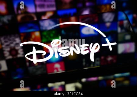 Parigi, Francia - 12 luglio 2026: Il logo dell'applicazione di streaming Disney Plus illuminato sullo schermo di uno smartphone. Foto Stock
