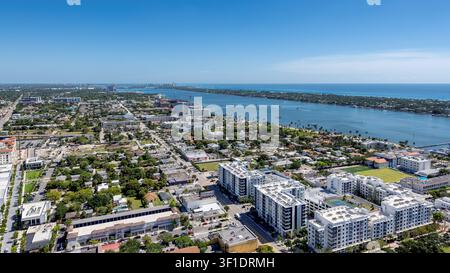 Vista aerea della città di West Palm Beach in una giornata soleggiata a West Palm Beach, Florida. Foto Stock