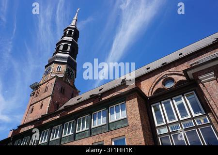 La chiesa principale di Santa Caterina (St. Catherine's Church) è una delle chiese principali luterane storiche di Amburgo, Germania. Foto Stock