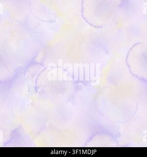 Modello senza cuciture ad acquerello con delicati lavaggi astratti in viola, lavanda e giallo tenue. Texture ripetuta con macchie di pittura artistica e pennello bagnato Foto Stock