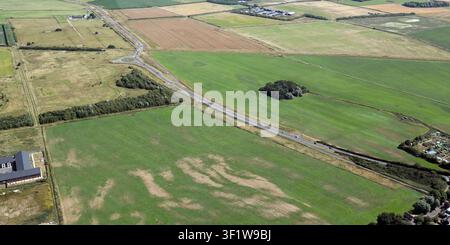 Veduta aerea (dal sud-ovest) di Lytham St Annes Way, la strada B5410, da Lytham St Annes a Blackpool Foto Stock