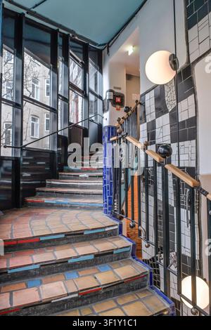 Scalinata, Kunst Haus Wien - Museo Hundertwasser, Untere Weißgerberstraße, Vienna, Austria Foto Stock