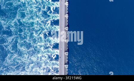 Vista aerea della barriera antistorm Oosterscheldekering, Paesi Bassi Foto Stock