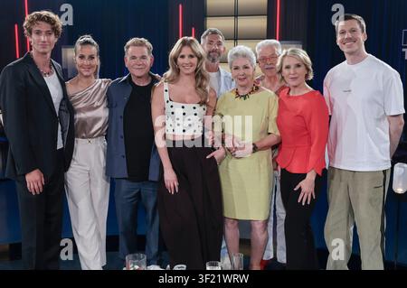 Daniel Donskoy, Charlotte Engelhardt, Peter Plate, Mareile H?ppner, Micky Beisenherz, Martina & Moritz, Susan Link e Bj?rn von Morgenstern durante la registrazione del talk show WDR 'K?lner Treff' presso lo studio WDR BS 3. Colonia, 15.07.2026 Foto Stock