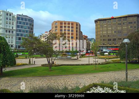 Bilbao, Spagna, 10 luglio 2026. Vista della piazza Plaza Moyua Foto Stock