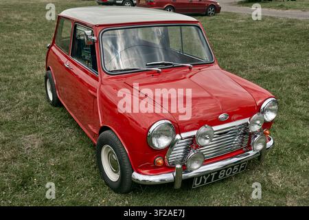Mini Cooper S classico, auto britannica leggendaria degli anni '60, 1968, rosso Foto Stock