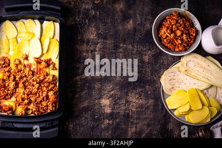 Moussaka con carne, eiplabt e patata Foto Stock
