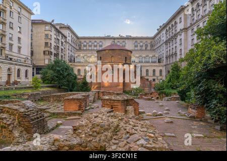 Rotonda di San Giorgio circondata da antiche rovine archeologiche a Sofia, Bulgaria Foto Stock