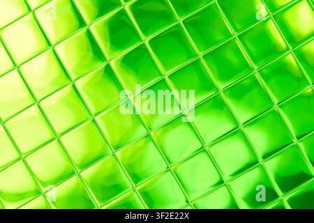 Motivo a mosaico verde senza cuciture ripetuto piastrella di vetro sfondo lucido quadrati digitali 3D. Foto Stock