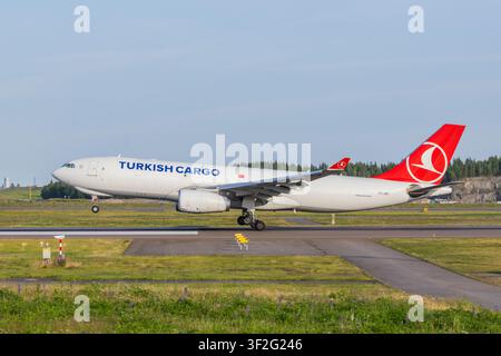 Il cargo Airbus A330 di Turkish Cargo atterra all'aeroporto di Helsinki, Finlandia Foto Stock