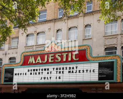 Fotografia del Majestic Theatre di San Antonio, TX, che si erge come uno dei monumenti architettonici e culturali più celebrati della città. Foto Stock