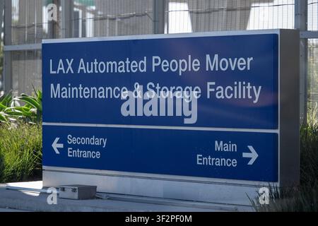 El Segundo, Stati Uniti. 19 luglio 2026. LOS ANGELES, CALIFORNIA - 19 LUGLIO: Un treno Automated People Mover (APM) è sottoposto a test vicino all’aeroporto internazionale di Los Angeles (LAX) il 19 luglio 2026 a Los Angeles, California. Il sistema ferroviario elettrico elevato fa parte del programma di modernizzazione dell’accesso terrestre (LAMP) del LAX ed è progettato per collegare i terminal dell’aeroporto con le strutture di parcheggio, il centro di transito Metro e le strutture di noleggio auto per migliorare l’accesso dei passeggeri e ridurre gli ingorghi stradali. (Foto di Weston Hancock/SOPA Images) Credit: SOPA Images Limited/Alamy Live News Foto Stock