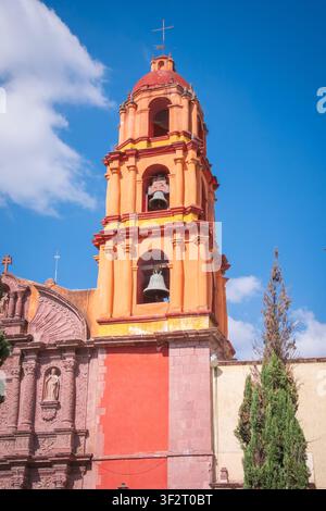 Paesaggio urbano antico della Chiesa di Nostra Signora della Salute a San Miguel, Messico Foto Stock