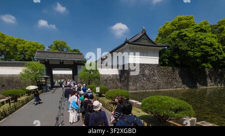 I giardini nazionali dell'Imperial Palace East, accessibili attraverso l'historica porta Ōte-mon nella città di Chiyoda, Tokyo, offrono una serenissima fuga nella giapponese hi Foto Stock