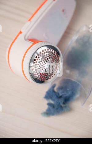 Pulizia dell'estrattore per pelucchi. Il consumo è sostenibile. Foto Stock